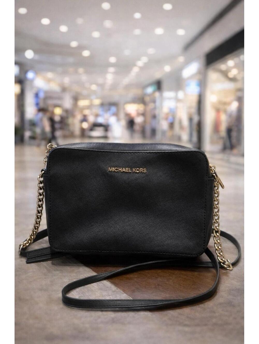 MICHAEL KORS Black JET SET SAFFIANO CROSSBODY BAG.Black/Gold